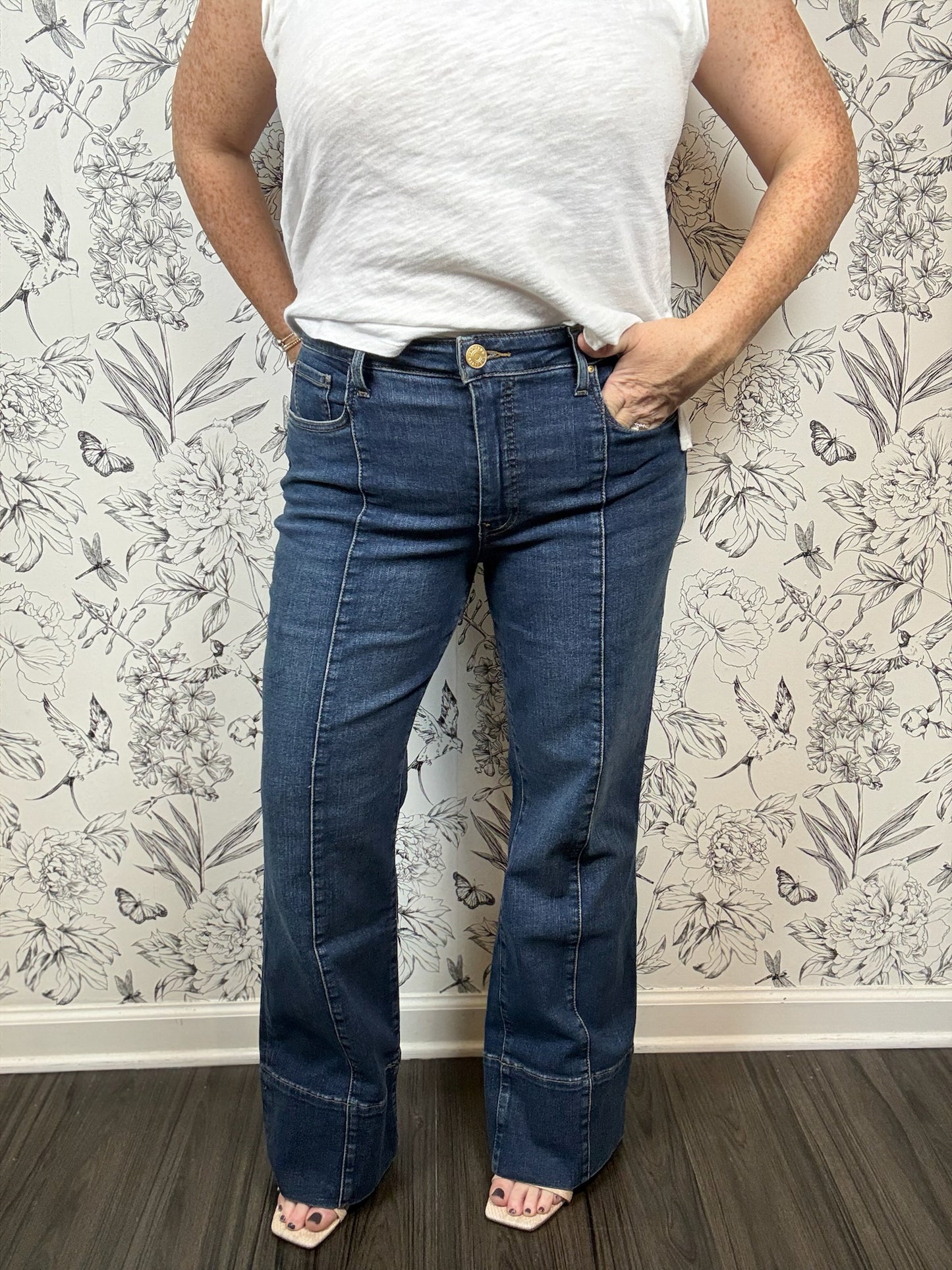 Kelsey, Kut from the Kloth, front seam, wide hem