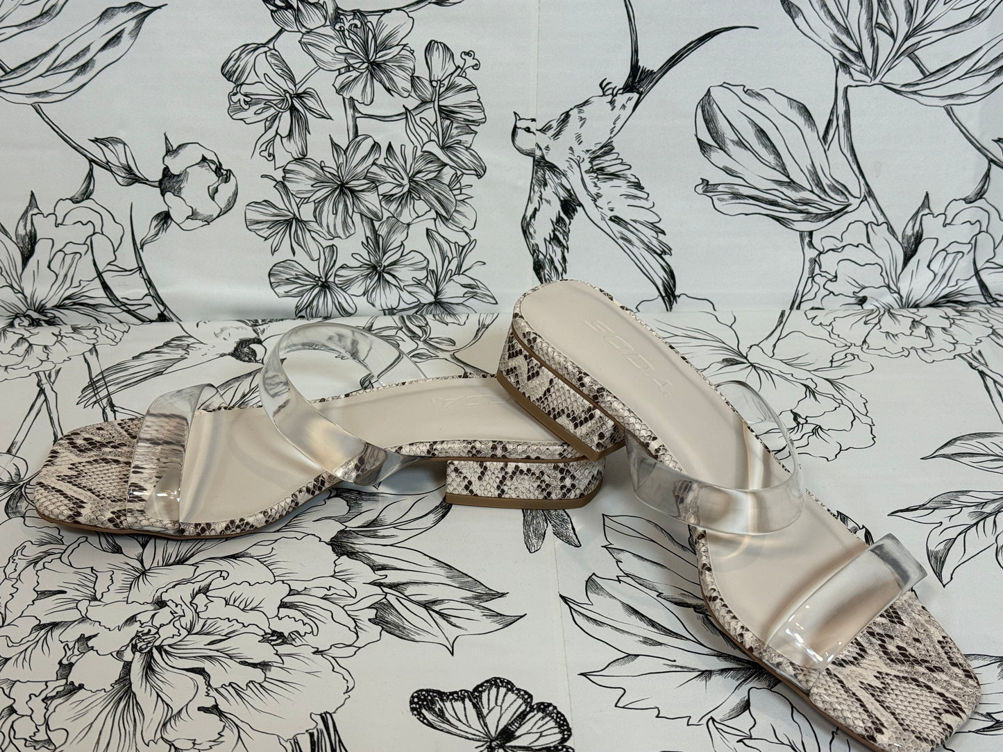 Lucy Acrylic Snake Slide - Best & Co. Boutique