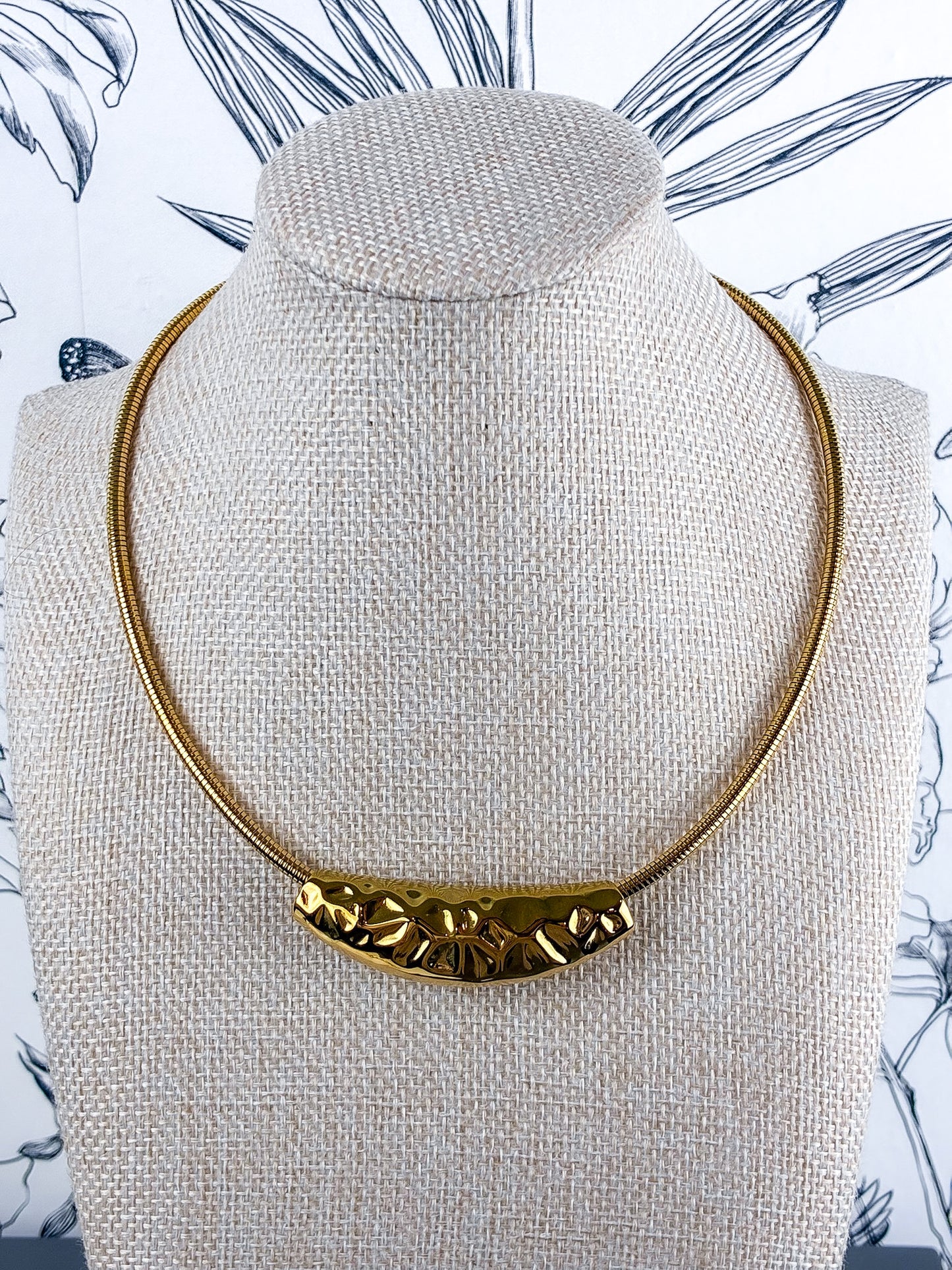 Delilah Hammered Magnetic Necklace | 18k Gold