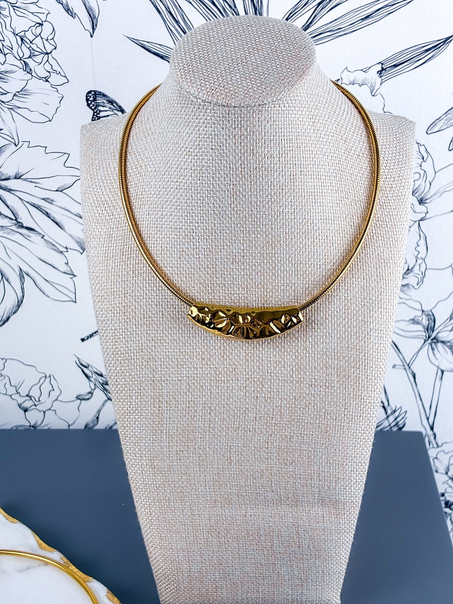 Delilah Hammered Magnetic Necklace | 18k Gold