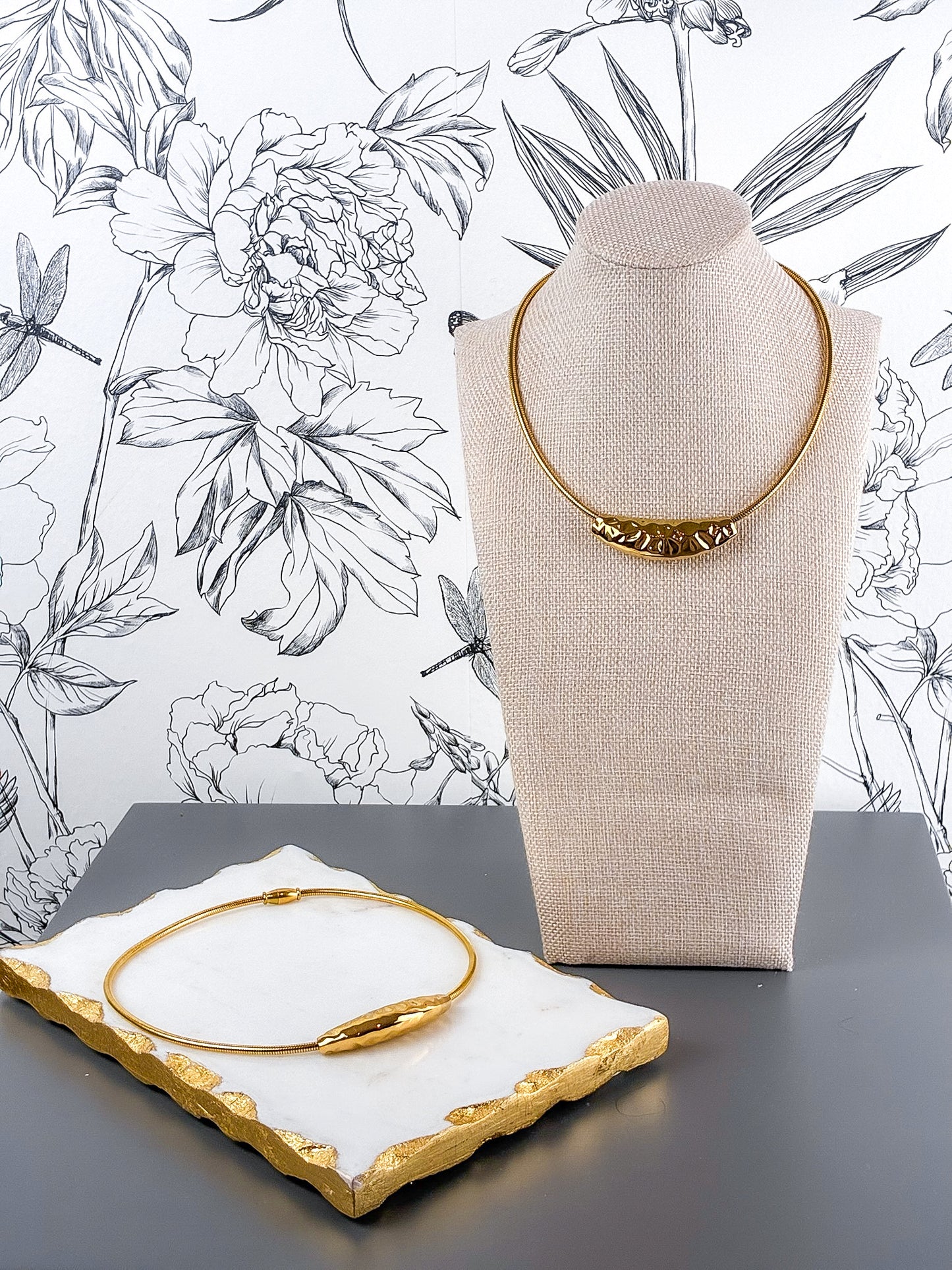 Delilah Hammered Magnetic Necklace | 18k Gold