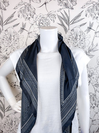 Triangle Scarf Solid | Black