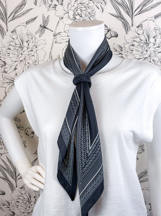 Triangle Scarf Solid | Black
