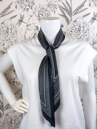 Triangle Scarf Solid | Black