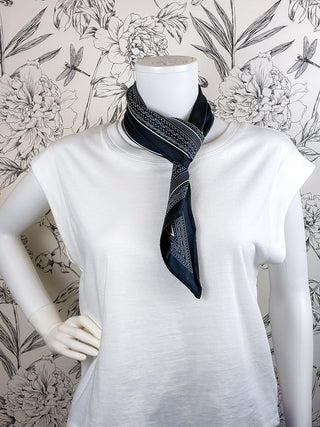 Triangle Scarf Solid | Black