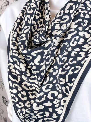 Triangle Scarf | Blk/Wht Leopard