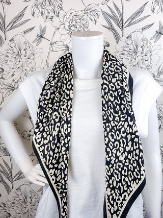 Triangle Scarf | Blk/Wht Leopard