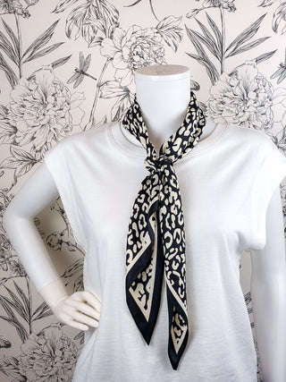 Triangle Scarf | Blk/Wht Leopard