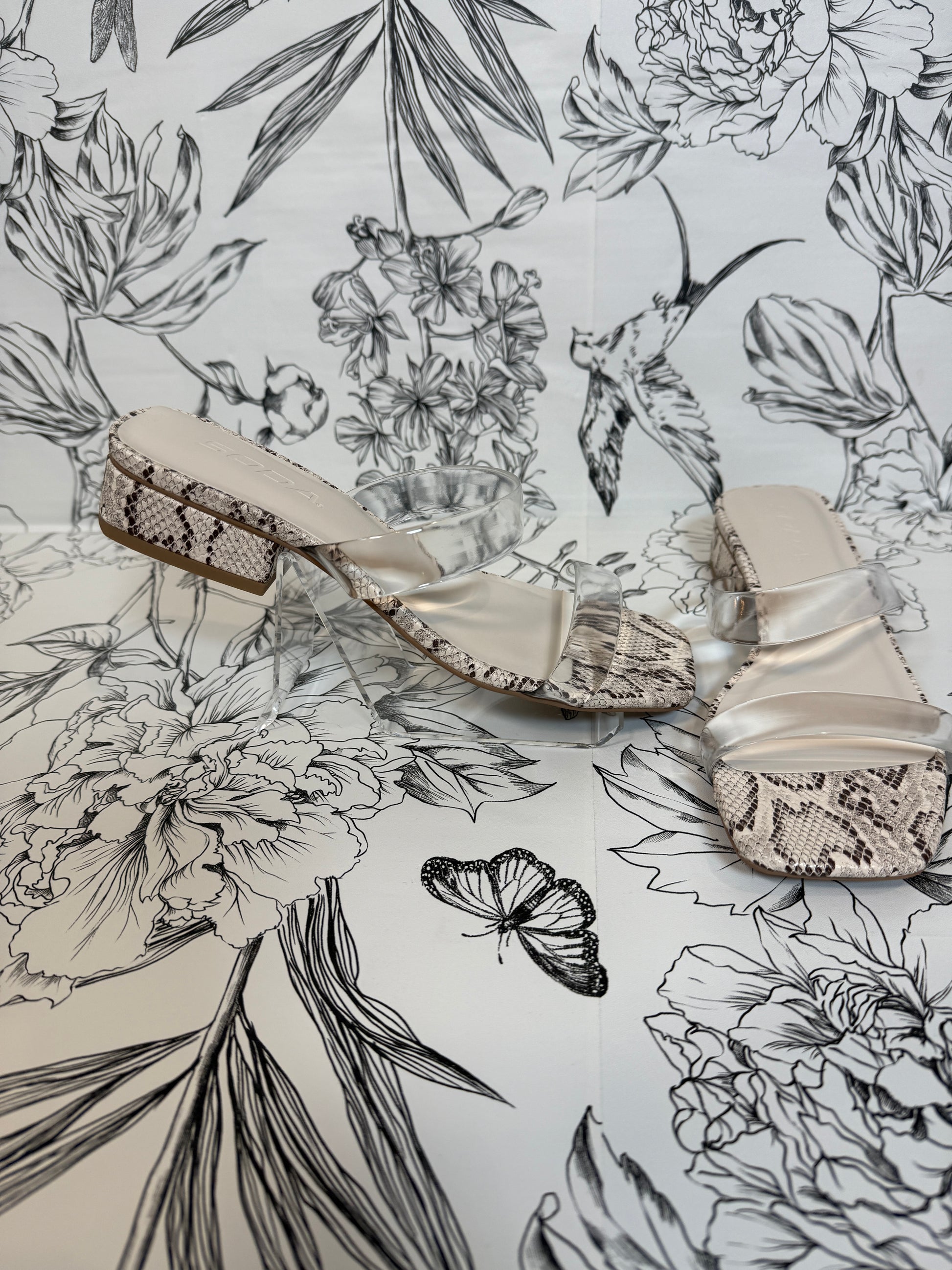 Lucy Acrylic Snake Slide - Best & Co. Boutique
