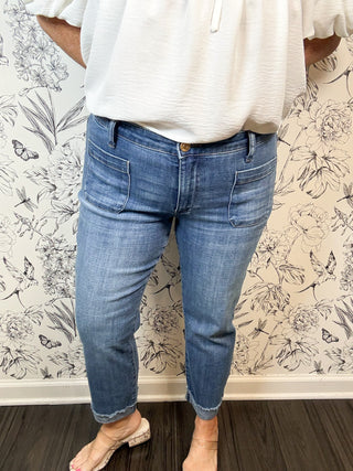 Amy Crop Straight Leg Jeans | Light Wash