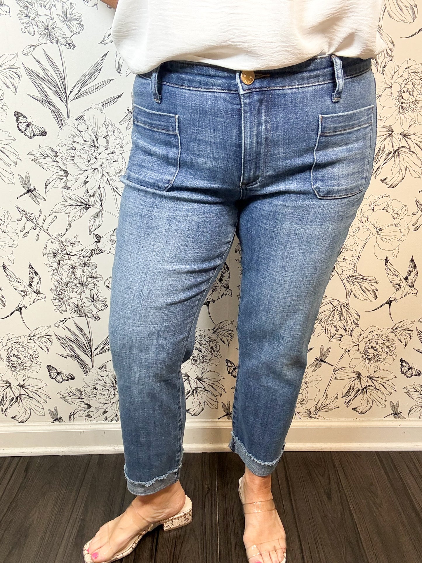 Amy Crop Straight Leg Jeans | Light Wash