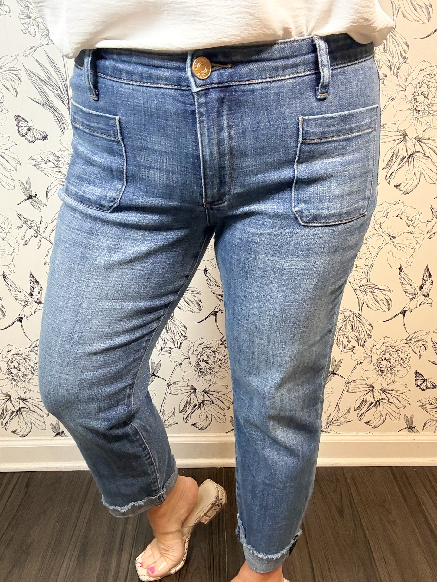 Amy Crop Straight Leg Jeans | Light Wash