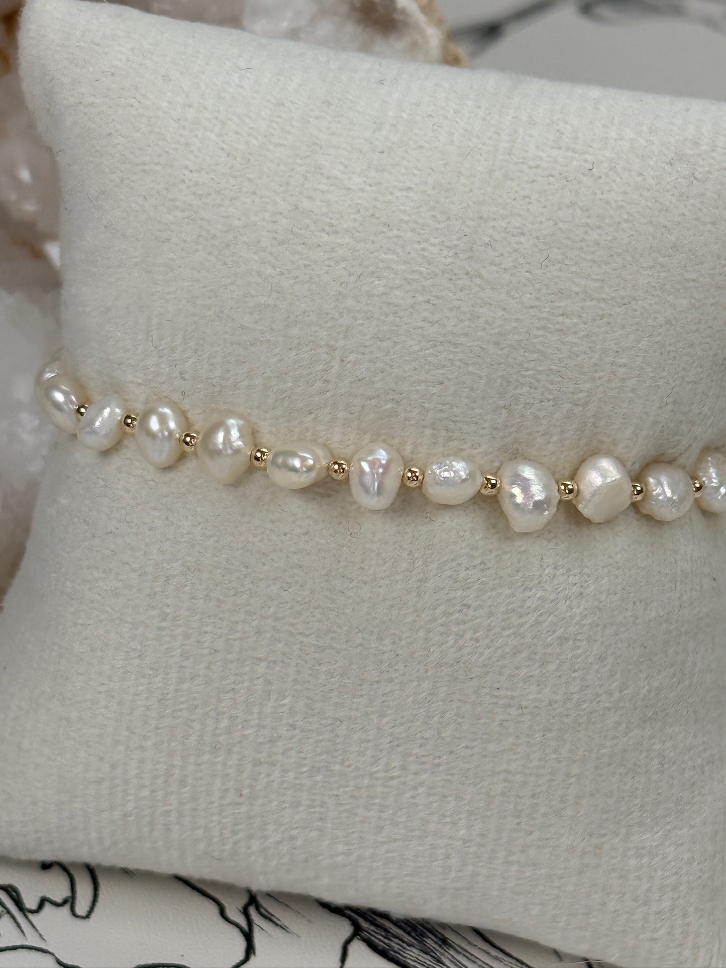 Amelia | Pearl/Gold 7"