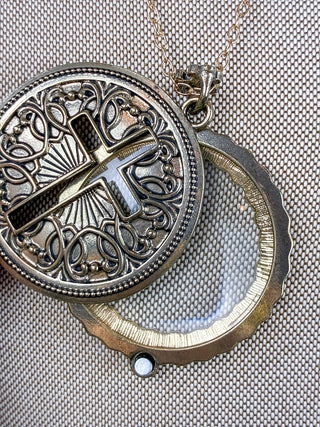 Heirloom Cross Magnifying Necklace
