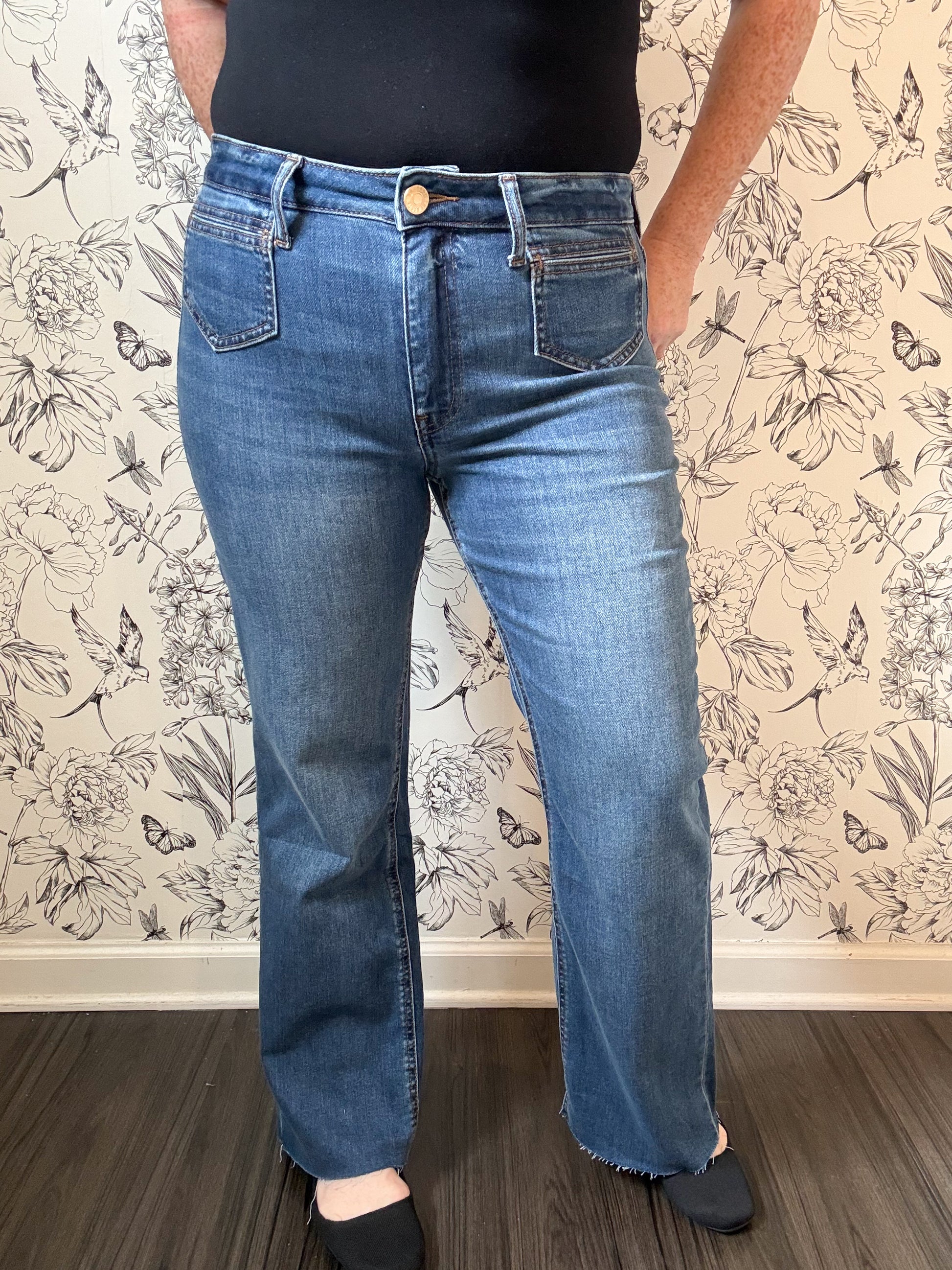 Kelsey Unbreakable Kut from the Kloth front arrow patch pockets