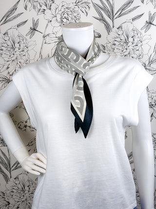 Triangle Scarf | Grey