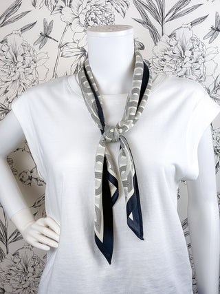 Triangle Scarf | Grey