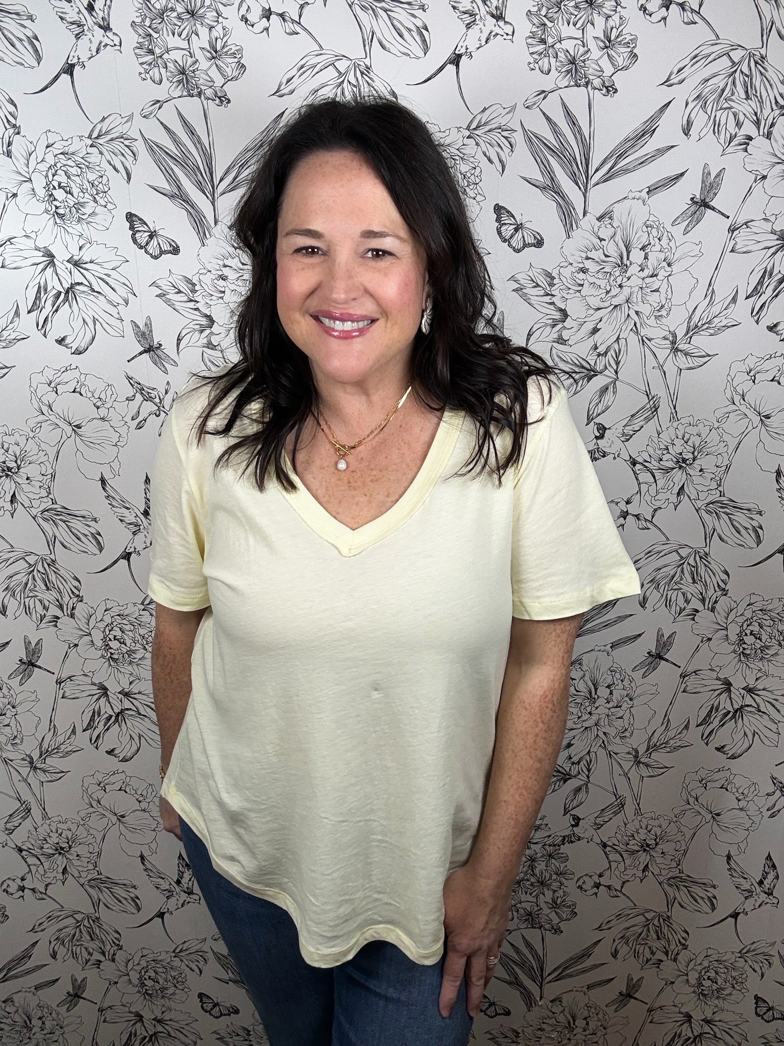 ELARA pineapple V-neck tshirt Z SUPPLY