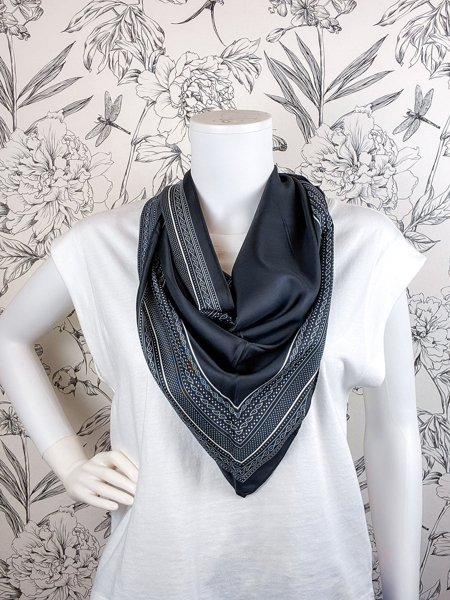 Triangle Scarf Solid | Black