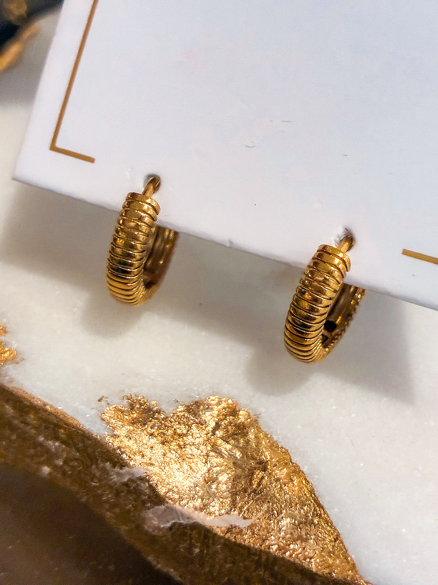 Ribbed Huggie Earrings | Gold